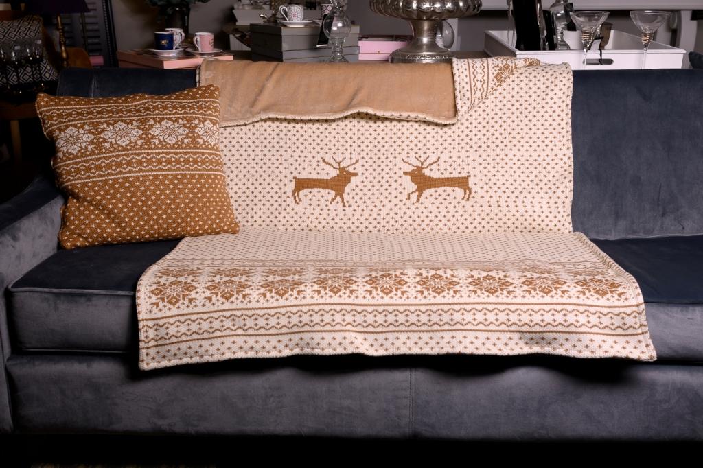 Pletená deka "Soby", Béžovo-Hnedá, Nórsky vzor a soby, hnedá kožušinka