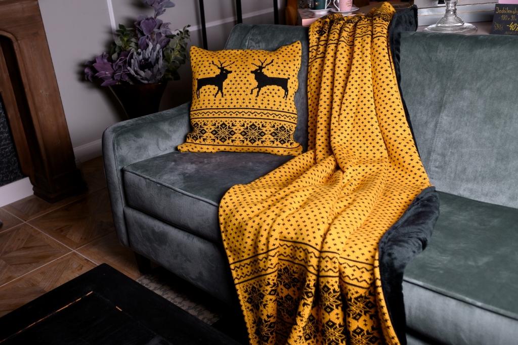 Pletená deka, Kurkumová-Čierna, Nórsky vzor a vločky, Čierna kožušinka