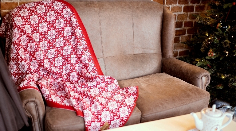 Veľká pletená deka "Nórsky vzor", 115x 180, OEKO-TEX® - Červená